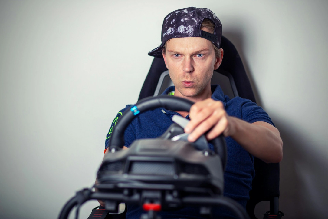 Man Driver Game How to Drive a Car by Playing Simulator Games | VINinspect